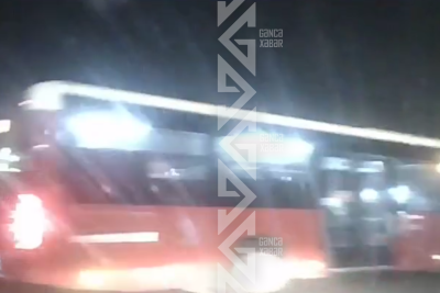 Gəncədə "BakuBus" avtobusu qəza şəraiti yaradıb