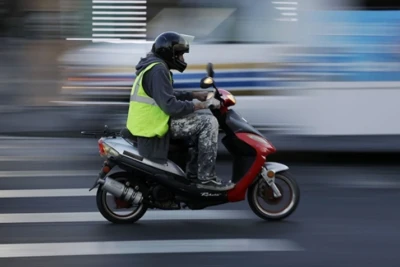 Gəncədə moped idarə etmək üçün sürücülük vəsiqəsi tələb olunacaq