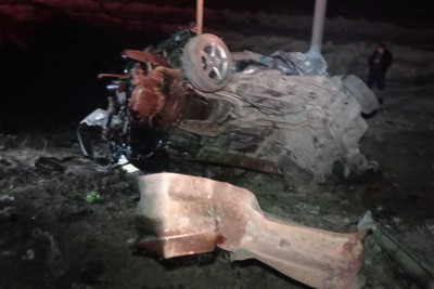 Göygöldə qəzaya düşən maşın duracaqda yanıb