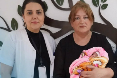 59 yaşlı qadın 23 ildən sonra ana oldu