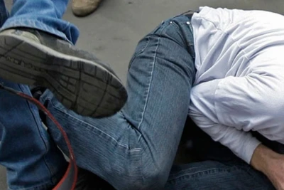 Oğul atasını döyərək öldürdü