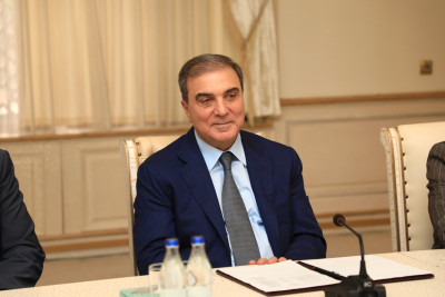 Niyazi Bayramov nə qədər maaş alır?