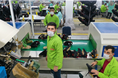 Ayaqqabı istehsalı artıb