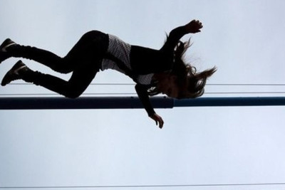 Sığınacaqda pəncərədən yıxılan 16 yaşlı qız öldü