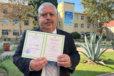 62 yaşında universitet məzunu oldu