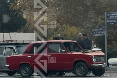Gəncədə iki "VAZ-21011" toqquşub