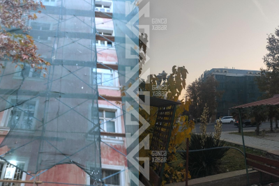 Gəncədə binanın fasad təmiri yarımçıq qalıb – ŞİKAYƏT