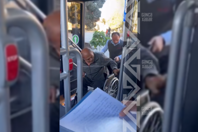Gəncədə "BakuBus" sürücüsünün əlilə yardımı – Qurma deyilmiş