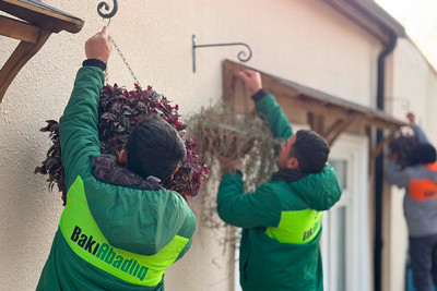 Gəncədə dekorativ gül dibçəkləri niyə yığışdırılır?