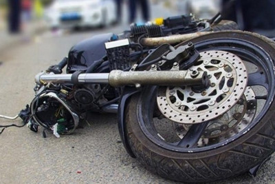 Gəncədə moped sürücüsü qəzaya düşdü