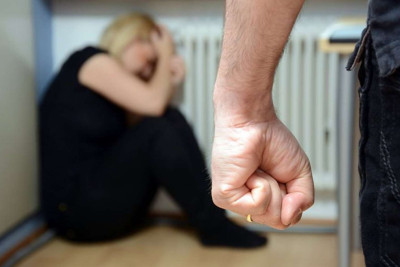 Gəncədə əri 43 yaşlı qadını döyüb xəstəxanalıq etdi