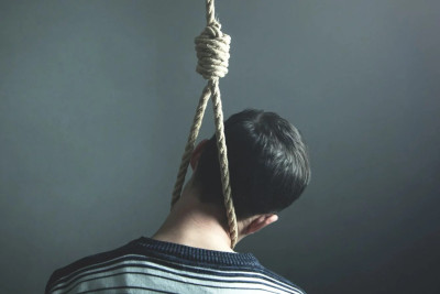 Gəncədə gənc özünü asdı