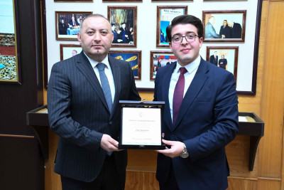 ADAU rektoruna mükafat verildi