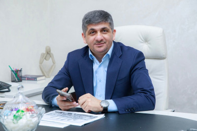 "Gəncədən gələndə yolda bir qadını vurmuşam" - Detektiv yazıçı