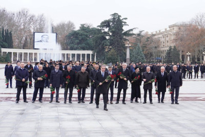 Gəncədə Ulu Öndər Heydər Əliyevin xatirəsi anılıb