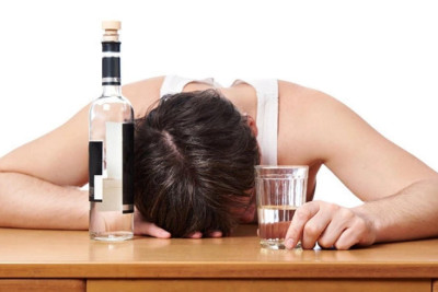 Bu əlamətlər sizdə varsa, alkoqoliksiniz