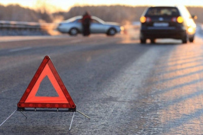 Gəncədə yük avtomobili minik maşını ilə toqquşdu