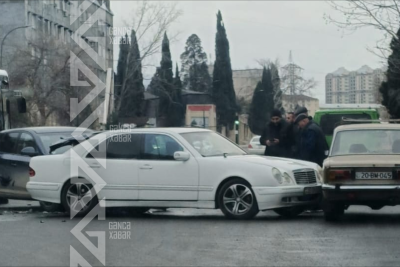 Gəncədə 3 avtomobil toqquşub