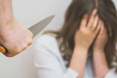 Ər arvadını bıçaqladı