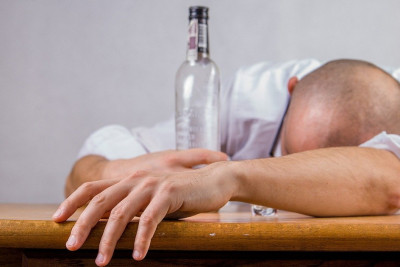 34 yaşlı kişi spirtli içkidən zəhərlənib