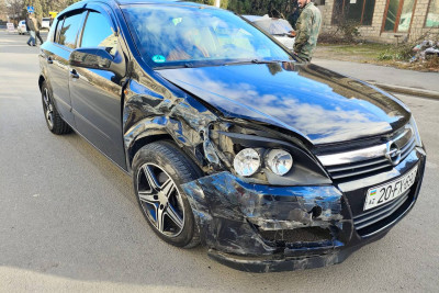 Gəncədə VAZ-la "Opel" toqquşub