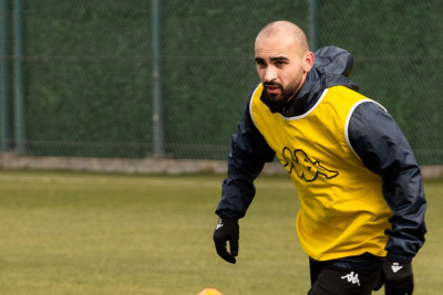 Gəncədə bıçaqlanan futbolçunun son durumu