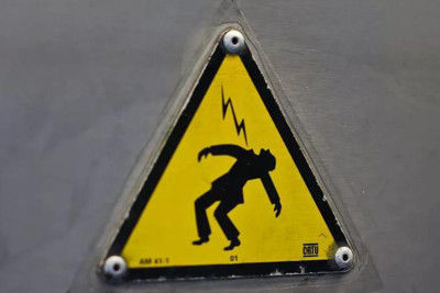 13 yaşlı yeniyetməni elektrik cərəyanı vurdu