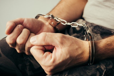 Orta məktəb müəllimi həbs edildi