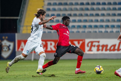 Dumana görə təxirə salınan matç bu gün keçiriləcək