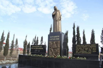 Gəncədə "Ana Harayı" abidəsi güllərlə bəzədildi…