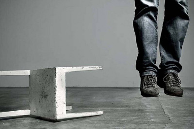 56 yaşlı kişi intihar edib