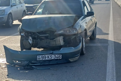 Gəncədə iki avtomobil toqquşub