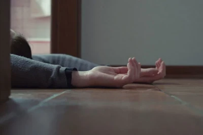 Şort geyindiyi üçün anasını öldürən yeniyetməyə HÖKM OXUNDU