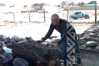 Məhsəti qəsəbəsində sakinlər 21-ci əsrdə odunla isinirlər