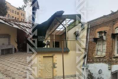 Gəncədə küləyin uçurtduğu evlərin damları hələ də təmir olunmayıb