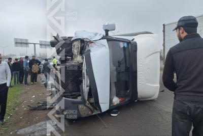 Yük və minik maşını toqquşdu, 1 nəfər yaralandı