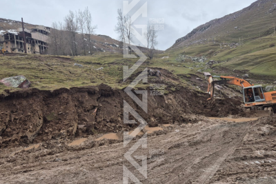 Bu yol sel sularına təslim oldu