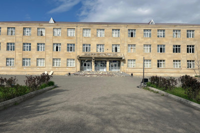 Güclü külək məktəb binasına zərər vurdu