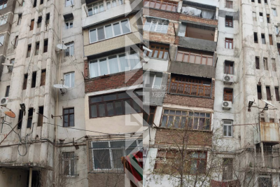 Gəncədə binada NOV problemi: Yağış suları mənzillərə axır