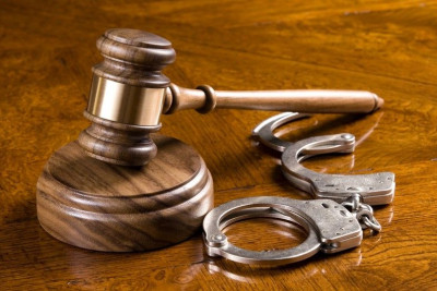 Tələbəni bıçaqlayan şəxsə şərti cəza verildi