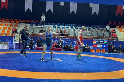 Daha bir GƏNCƏLİ güləşçi Antalyada rəqib tanımadı