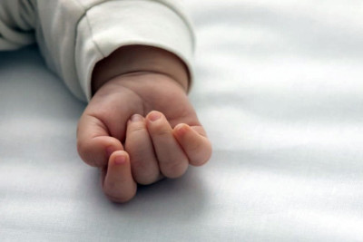 1 yaşlı uşaq qızdırmadan öldü