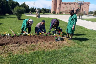 MKTİB Gəncənin girişini bəzədi