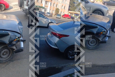 Gəncədə ara məsafəni saxlamayan sürücü qəza törədib