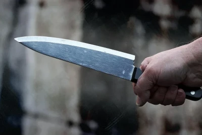 Yeniyetmə onu döyən həmyerlisini bıçaqladı