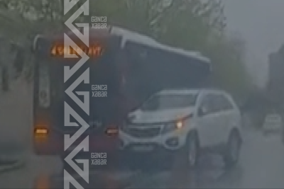 Gəncədə "BakuBus"ın avtobusu ilə "Kia" toqquşub