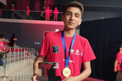 Məktəbli Mançester Universitetinə qəbul olub