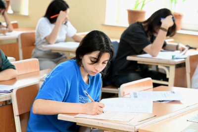 Bazar günü 55 mindən çox şagird imtahan verəcək