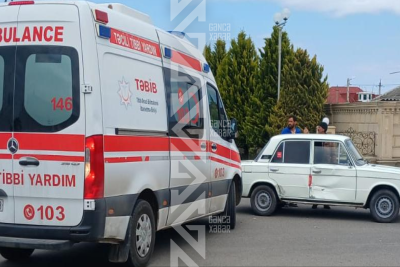 Minik maşını təcili tibbi yardım avtomobili ilə toqquşub