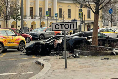 Gəncəli müğənni "Ferrari" ilə qəzaya düşüb